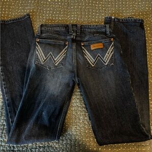 Women’s 29x36 Retro Bootcut wranglers, dark wash
